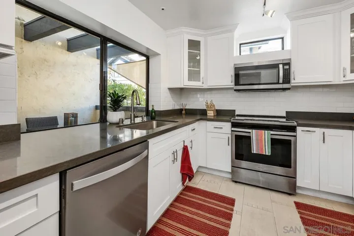 3177 Morning Way, La Jolla, California 92037