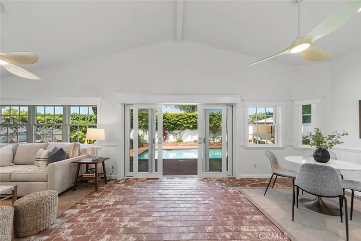 371 Peralta Avenue, Long Beach, California 90803