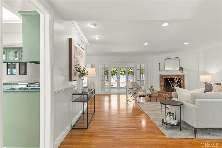 371 Peralta Avenue, Long Beach, California 90803
