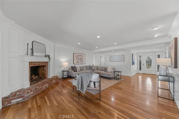 371 Peralta Avenue, Long Beach, California 90803