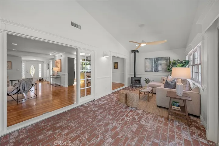 371 Peralta Avenue, Long Beach, California 90803