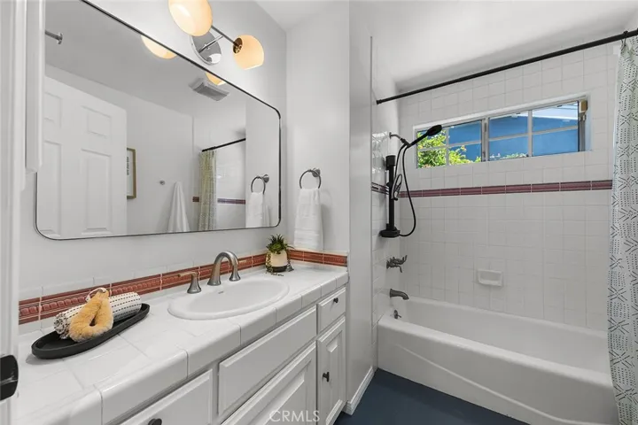 371 Peralta Avenue, Long Beach, California 90803