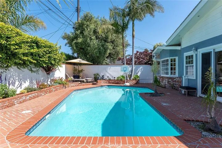371 Peralta Avenue, Long Beach, California 90803