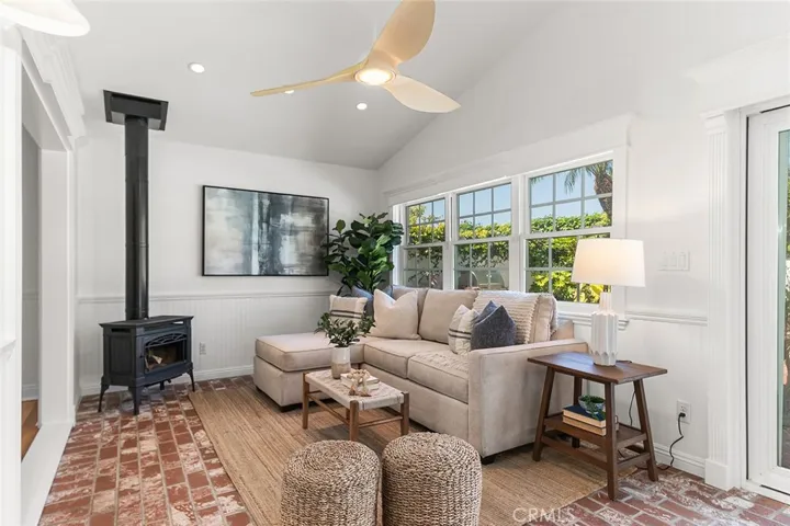 371 Peralta Avenue, Long Beach, California 90803