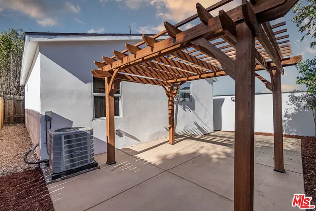 4724 W 18th Street, Los Angeles, California 90019