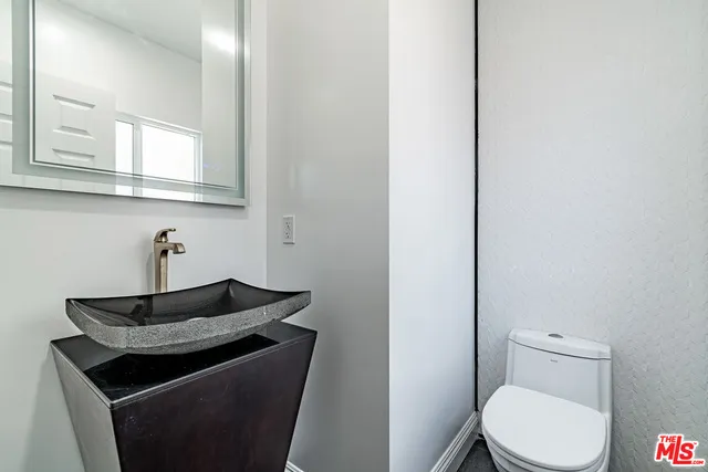 4724 W 18th Street, Los Angeles, California 90019