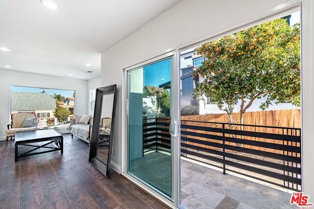 4724 W 18th Street, Los Angeles, California 90019