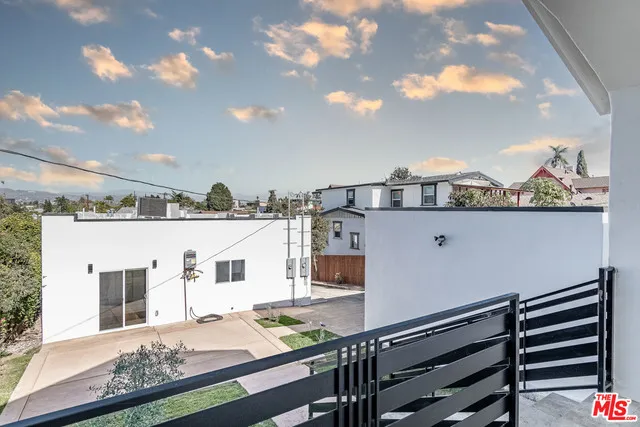 4724 W 18th Street, Los Angeles, California 90019