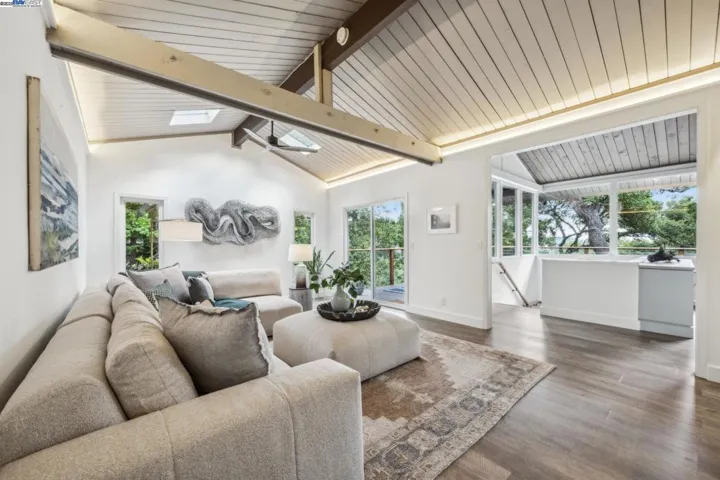 589 Tahos Road, Orinda, California 94563