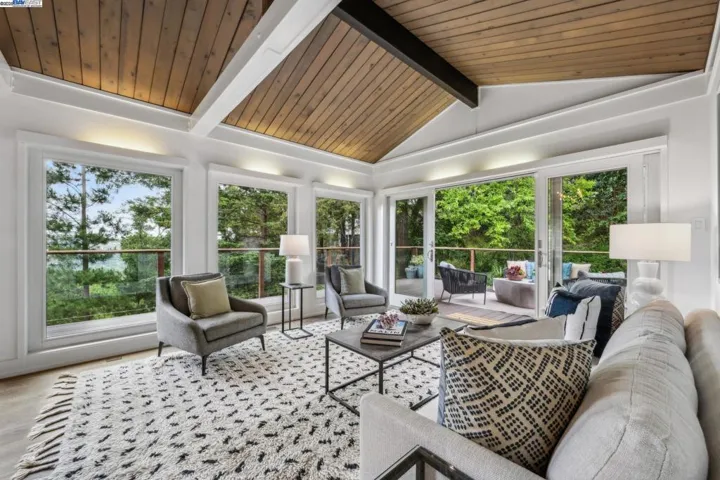 589 Tahos Road, Orinda, California 94563