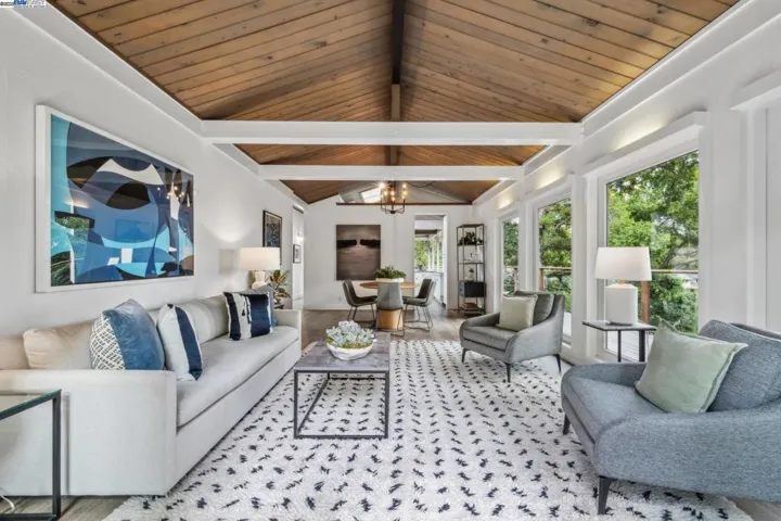 589 Tahos Road, Orinda, California 94563