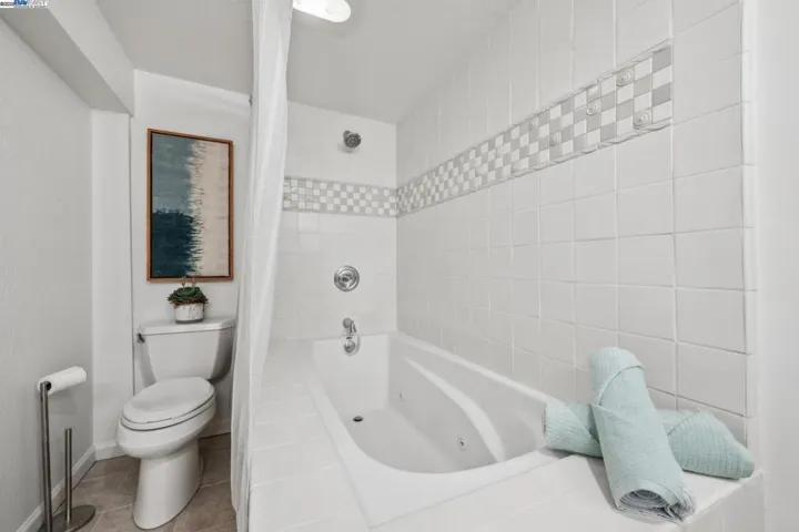 589 Tahos Road, Orinda, California 94563