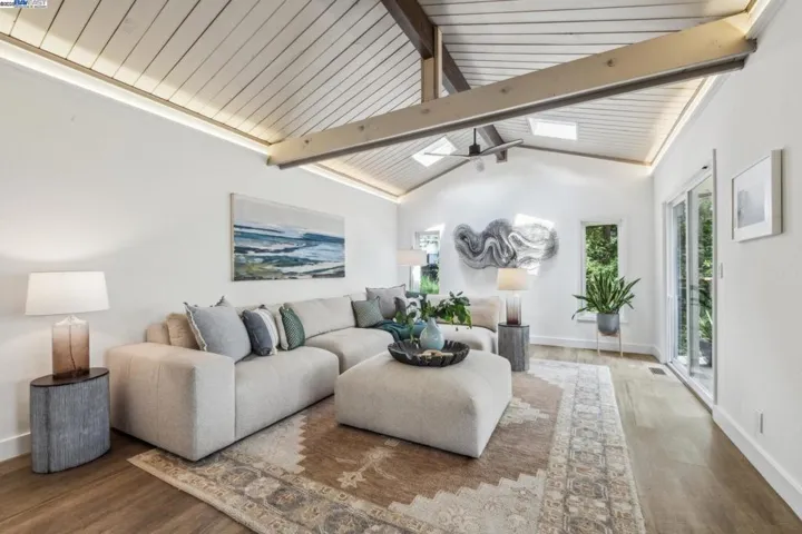 589 Tahos Road, Orinda, California 94563