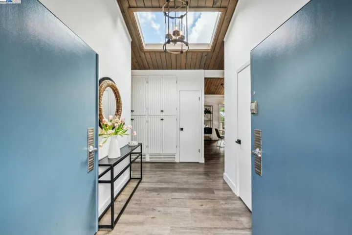 589 Tahos Road, Orinda, California 94563