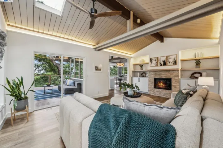 589 Tahos Road, Orinda, California 94563