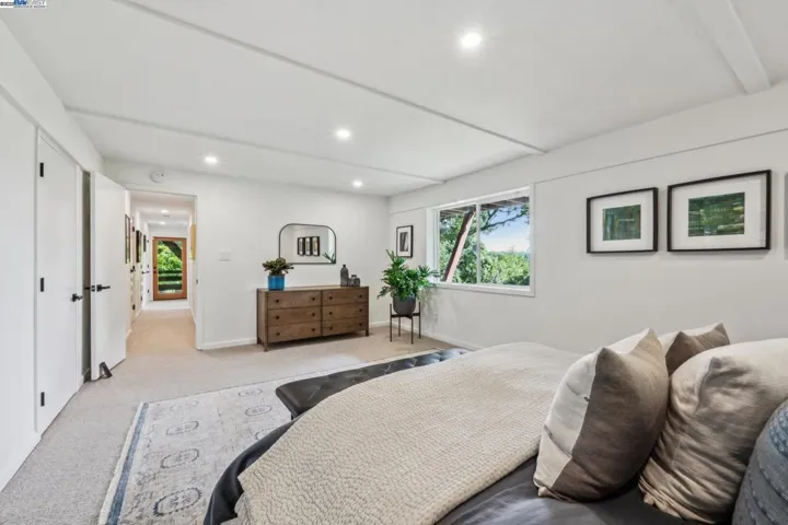 589 Tahos Road, Orinda, California 94563