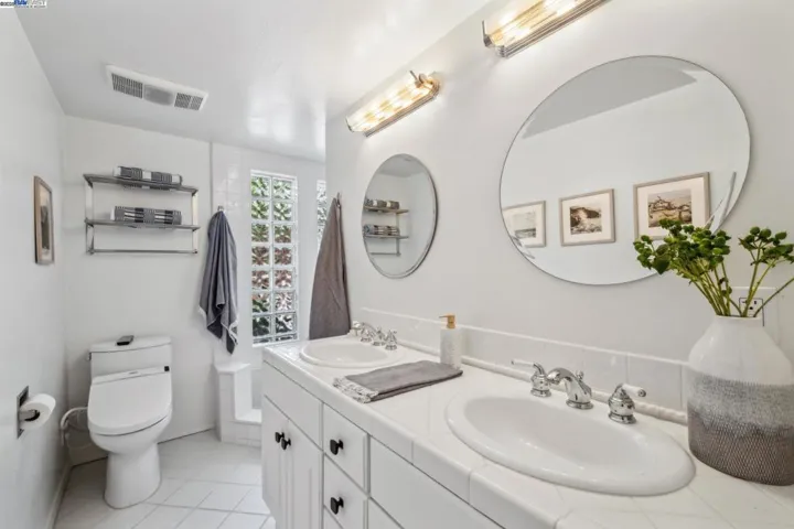 589 Tahos Road, Orinda, California 94563