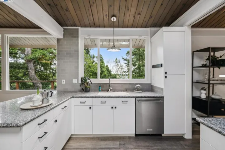 589 Tahos Road, Orinda, California 94563