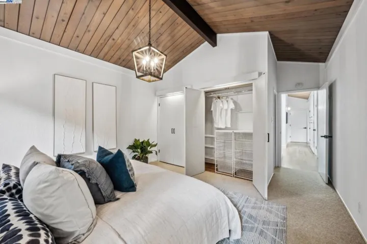 589 Tahos Road, Orinda, California 94563
