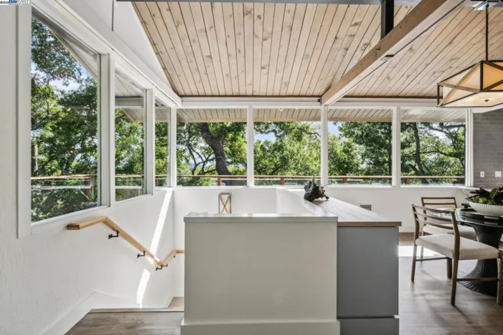 589 Tahos Road, Orinda, California 94563