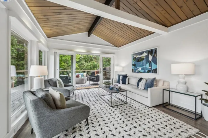589 Tahos Road, Orinda, California 94563
