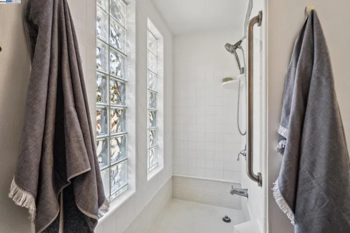 589 Tahos Road, Orinda, California 94563