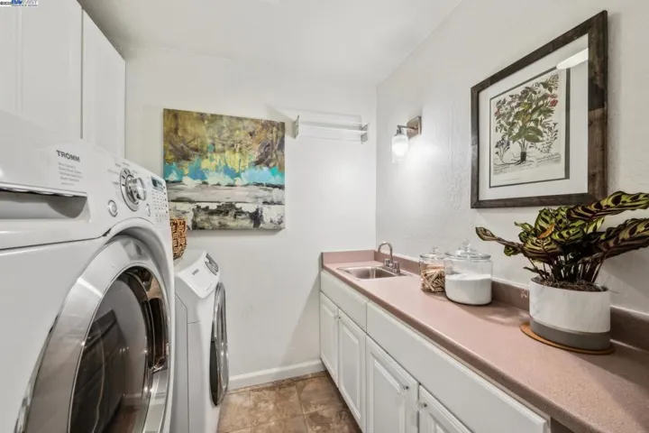 589 Tahos Road, Orinda, California 94563