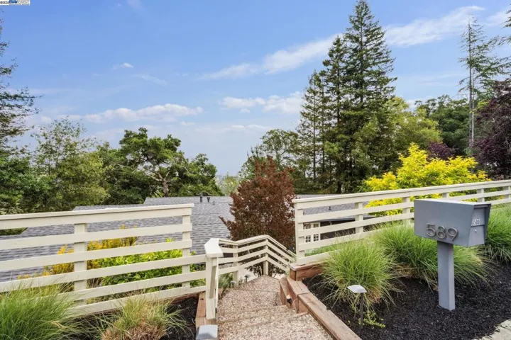 589 Tahos Road, Orinda, California 94563