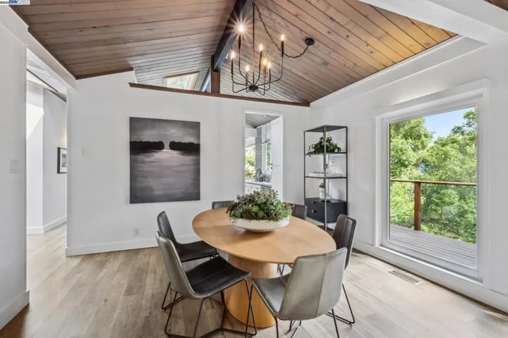 589 Tahos Road, Orinda, California 94563