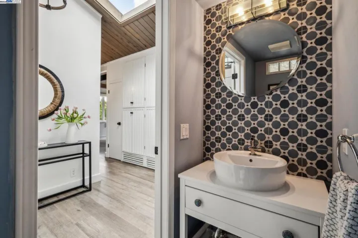 589 Tahos Road, Orinda, California 94563