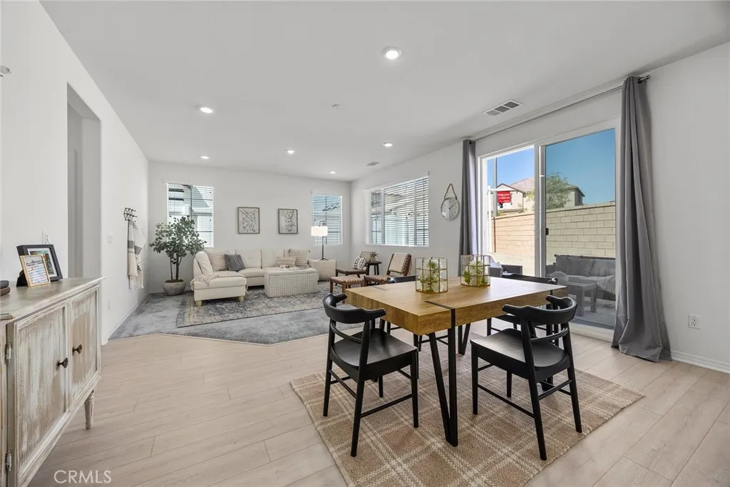 2544 Gunner Ridge Way, Rialto, California 92377 home-pic-9