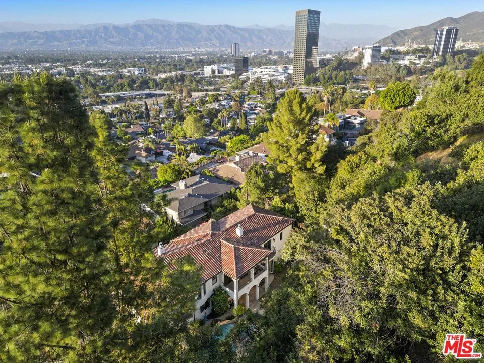 10940 Terryview Drive, Studio City, California 91604 home-pic-1