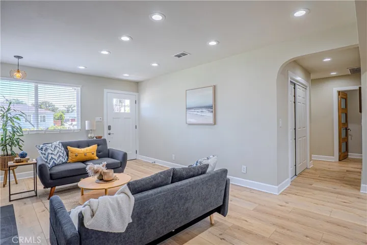 417 E 44th Way, Long Beach, California 90807