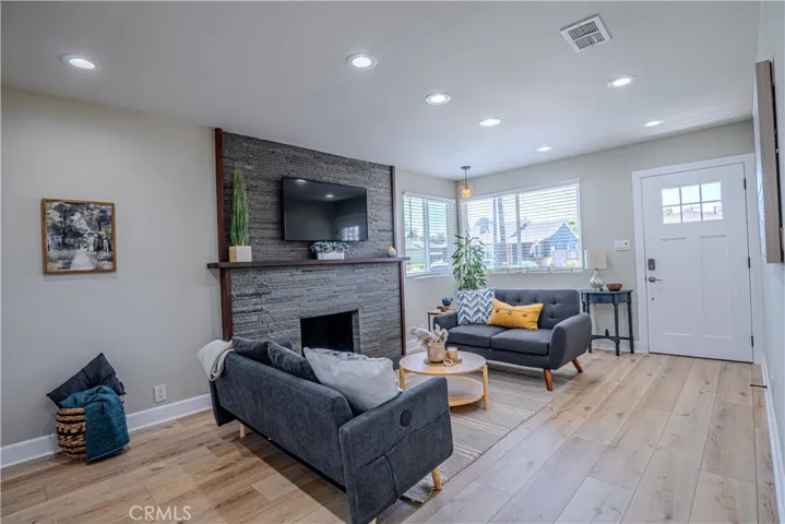417 E 44th Way, Long Beach, California 90807