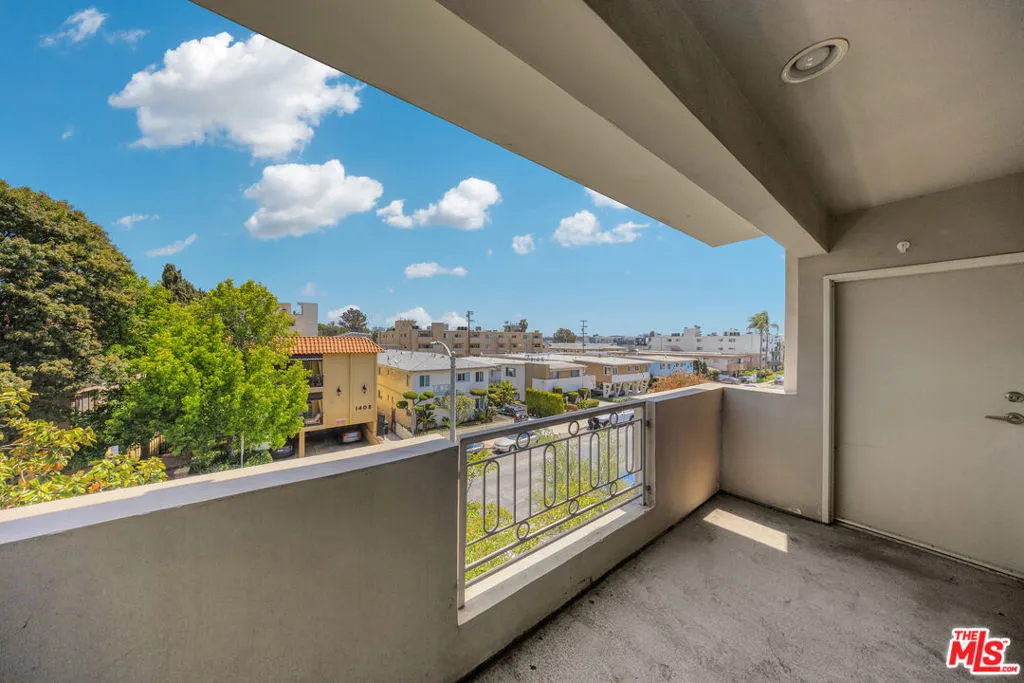 1409 Armacost Avenue 302, Los Angeles, California 90025 home-pic-32