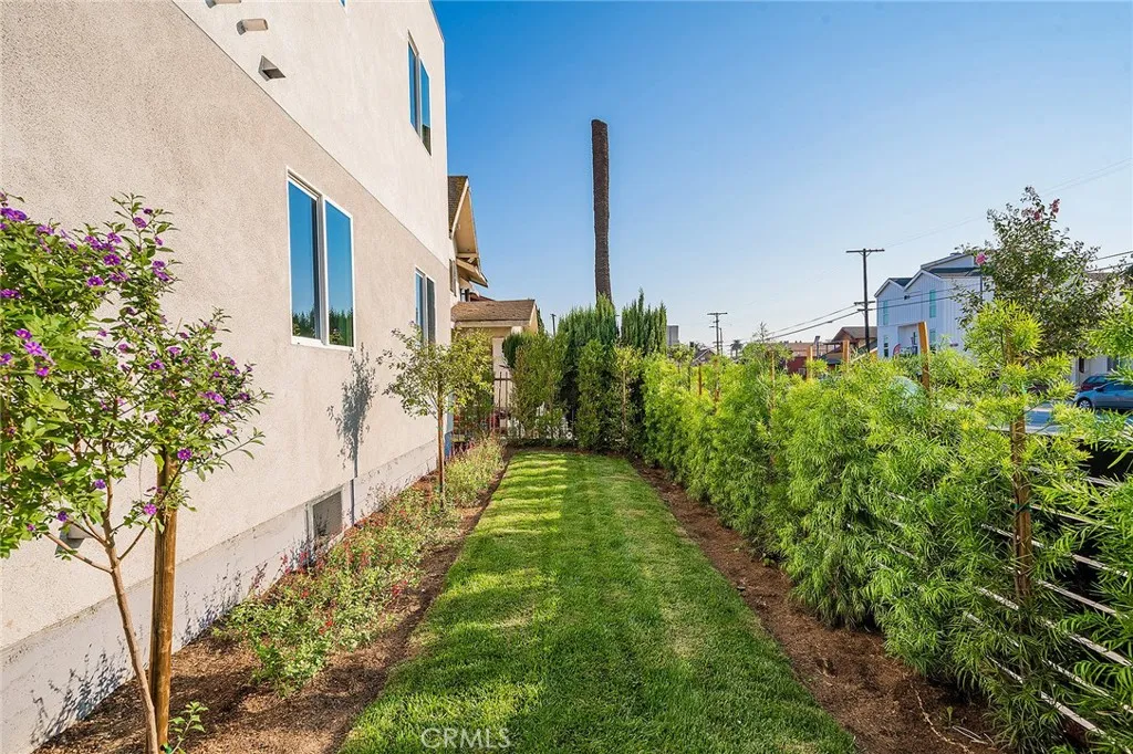 1348 W 41st Place, Los Angeles, California 90037 home-pic-59