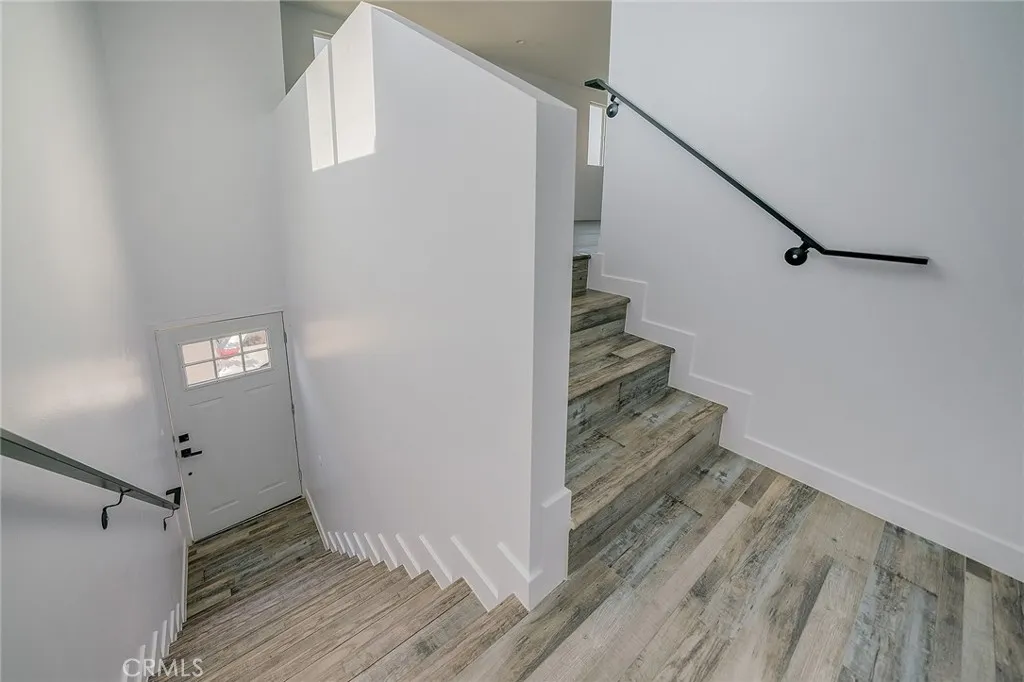 1348 W 41st Place, Los Angeles, California 90037 home-pic-55