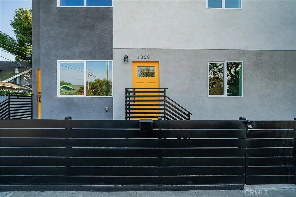 1348 W 41st Place, Los Angeles, California 90037 home-pic-33