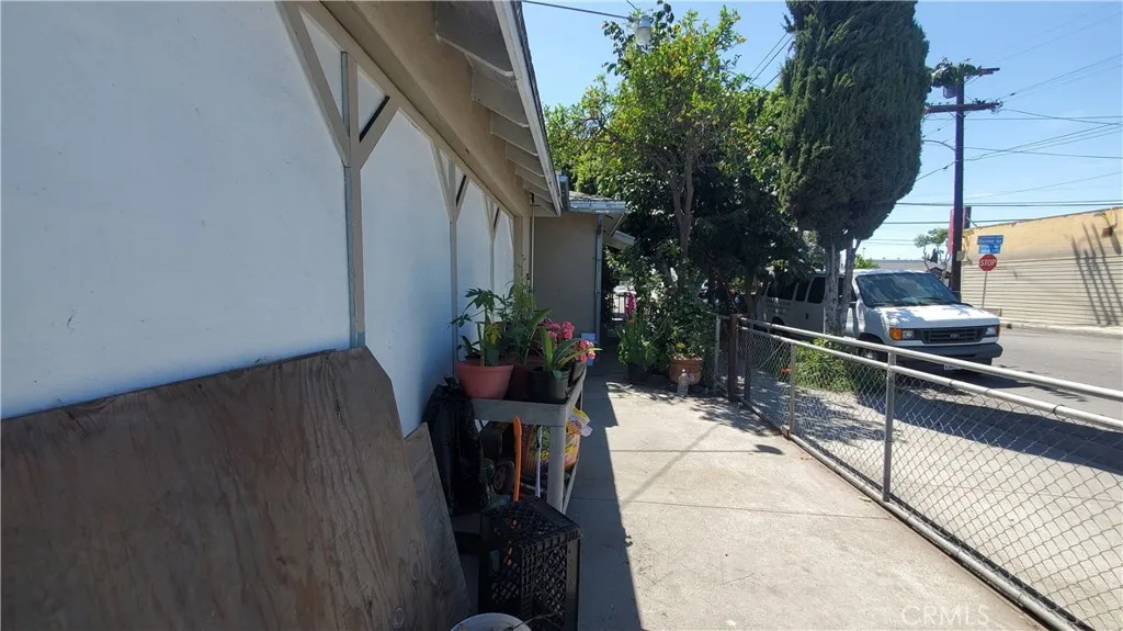 6300 Holmes Avenue, Los Angeles, California 90001 home-pic-3