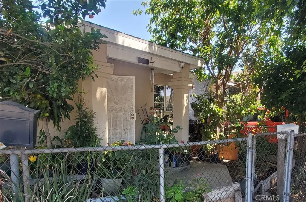 6300 Holmes Avenue, Los Angeles, California 90001 home-pic-0