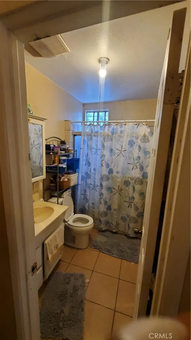 6300 Holmes Avenue, Los Angeles, California 90001 home-pic-8