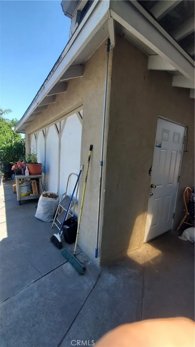 6300 Holmes Avenue, Los Angeles, California 90001 home-pic-2