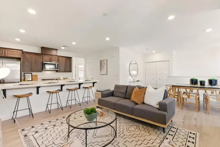 1033 Gabbiano Lane 3, San Jose, California 95131