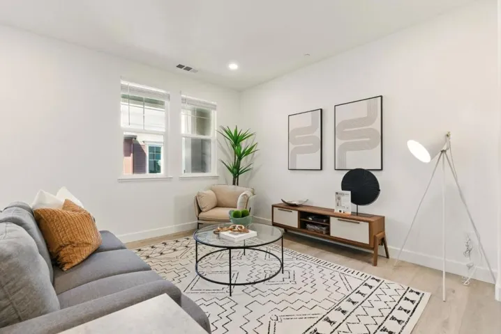 1033 Gabbiano Lane 3, San Jose, California 95131