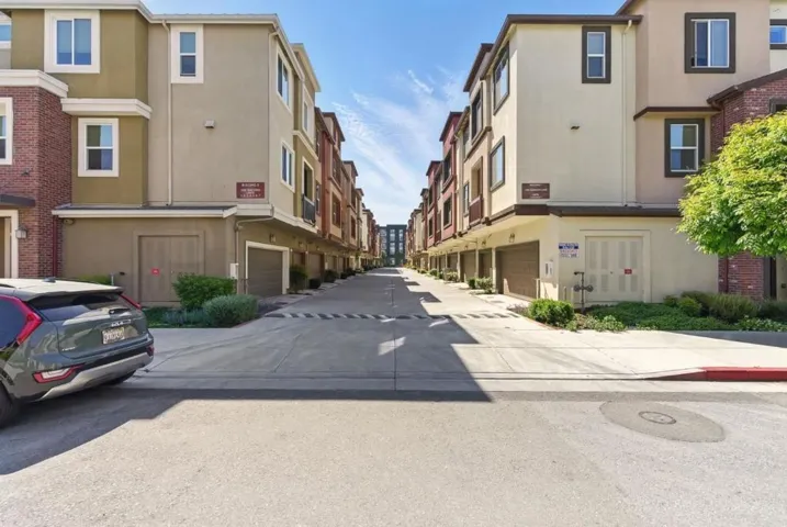 1033 Gabbiano Lane 3, San Jose, California 95131