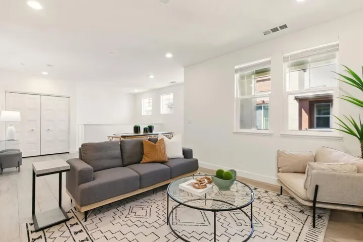 1033 Gabbiano Lane 3, San Jose, California 95131