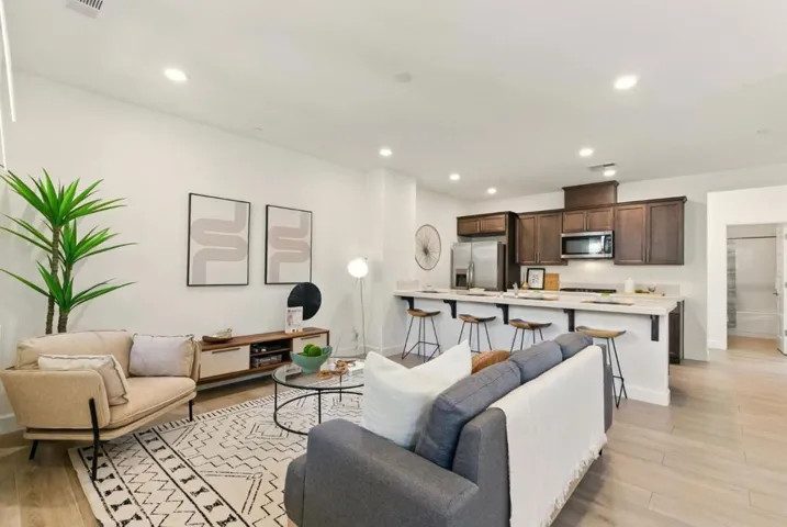 1033 Gabbiano Lane 3, San Jose, California 95131