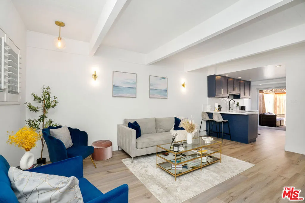 4040 Grand View Boulevard 7, Los Angeles, California 90066 home-pic-2