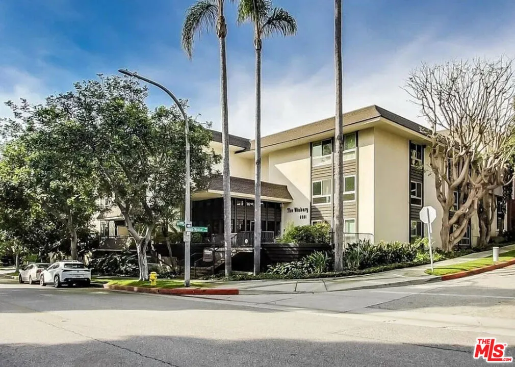 6001 Canterbury Drive 206, Culver City, California 90230, 2 Bedrooms Bedrooms, ,2 BathroomsBathrooms,Residential Lease,For Rent,Canterbury,25542177