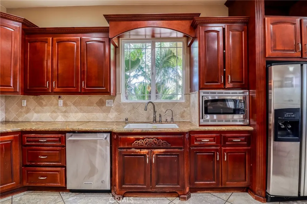 6116 Chadbourne Avenue, Riverside, California 92505 home-pic-18